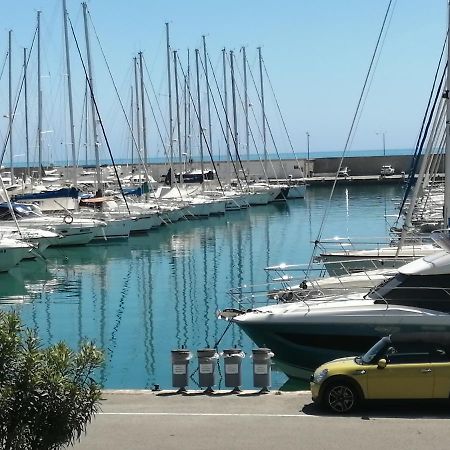 Joli Studio Bord De Mer, Clim, Balcon, Parking Prive Menton Dış mekan fotoğraf