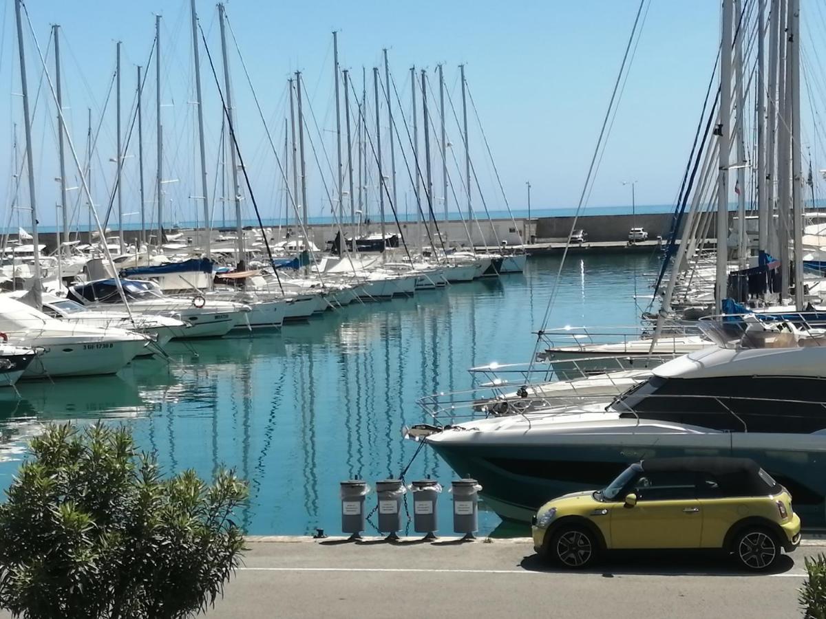 Joli Studio Bord De Mer, Clim, Balcon, Parking Prive Menton Dış mekan fotoğraf